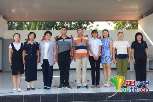 百姓宣講進學校--8名宣講員